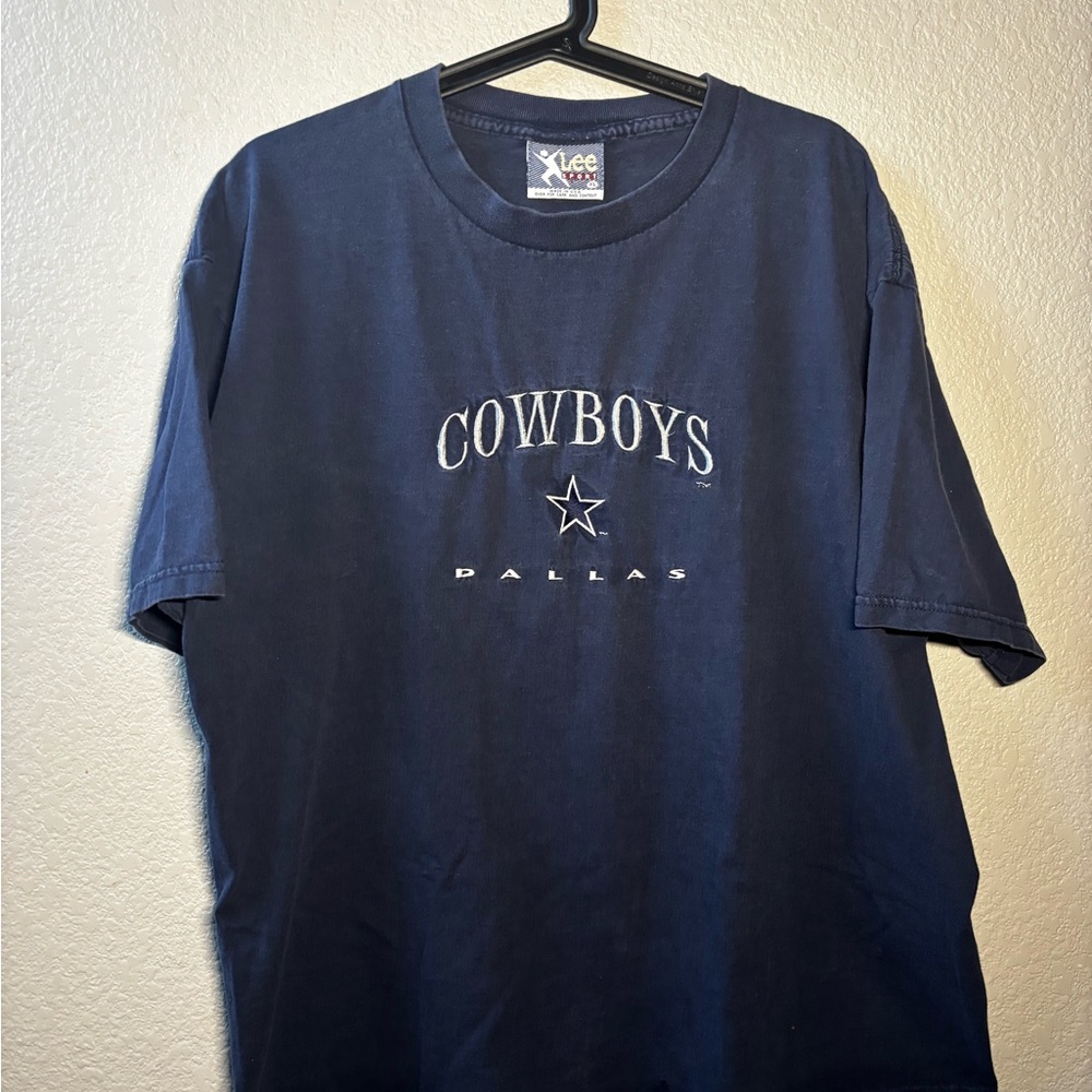 90s Dallas Cowboys Lee Sport navy tee 
Rare vintage Lee Sport 1990s tee
XL
